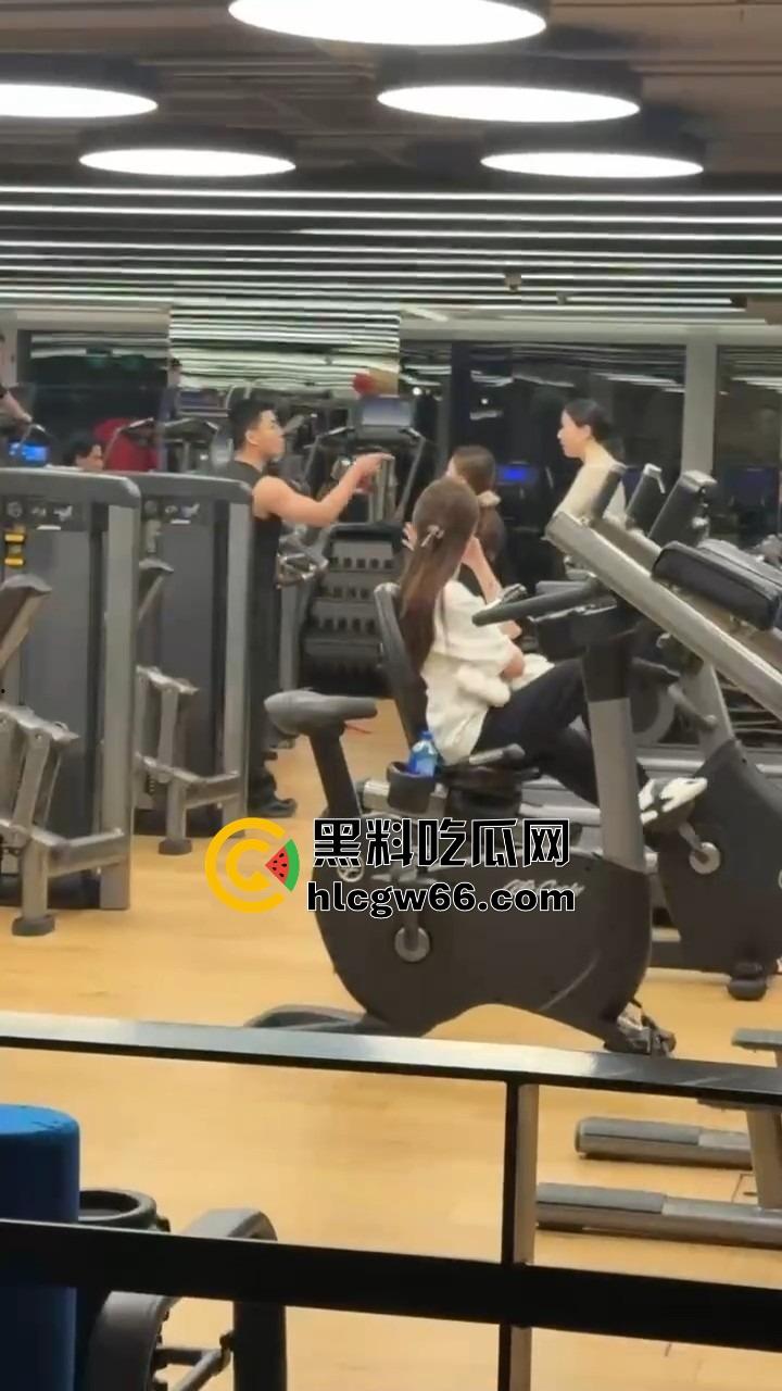 成都小仙女健身房被基佬狂骂，母0攻击性拉满，气得要报警，炸裂的一批！-8
