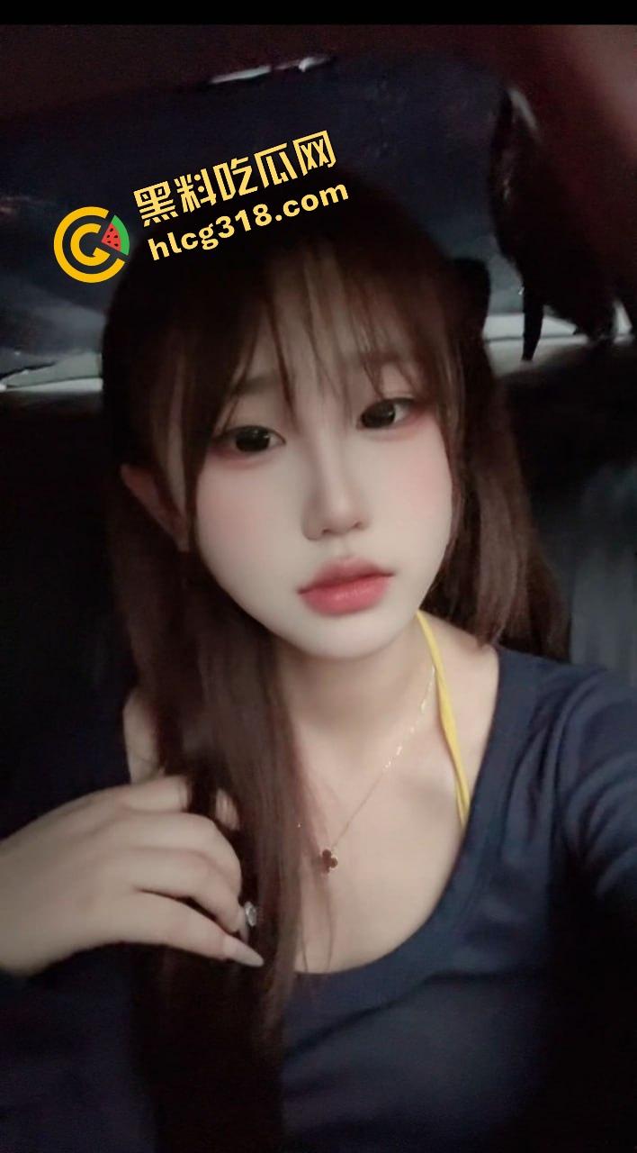 什么反人类操作？一边舔一边插，双飞还能左右开弓还能翻身换位，这身体素质简直是性爱奥运金牌级！-5