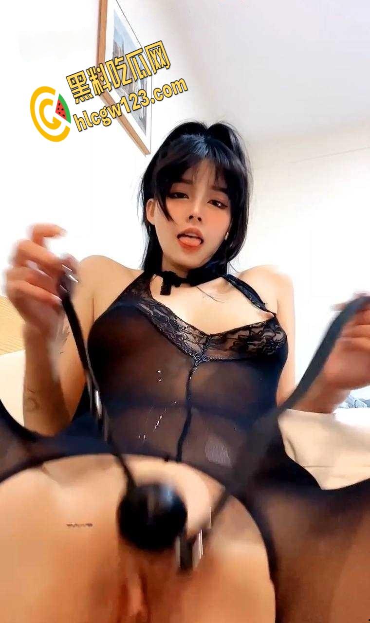 高颜值主播自慰抠逼，连体黑丝口球唾液拉丝，爆插喷水这不等着欠操吗！-2
