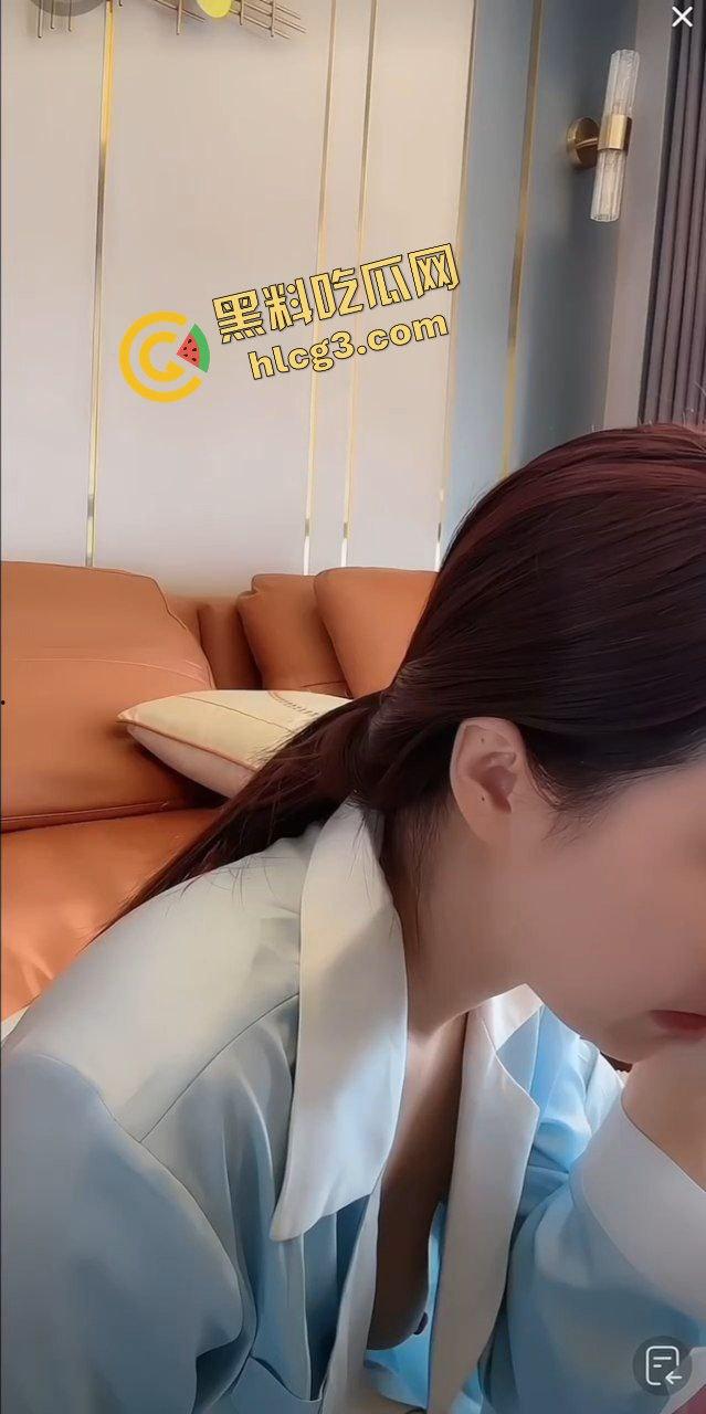 抖音快手女主播 露奶走光大合集！是故意还是不小心 奶头风格不一 绝对劲爆！-8