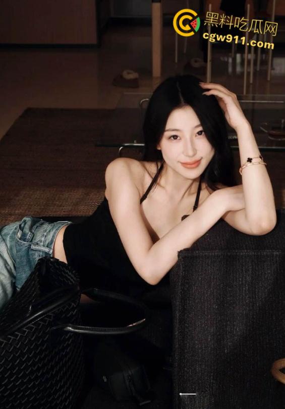 完美腰臀高颜值网红【木子李】被金主包养视频曝光，口交深喉骑乘榨精，无套内射让人血脉喷张！-6